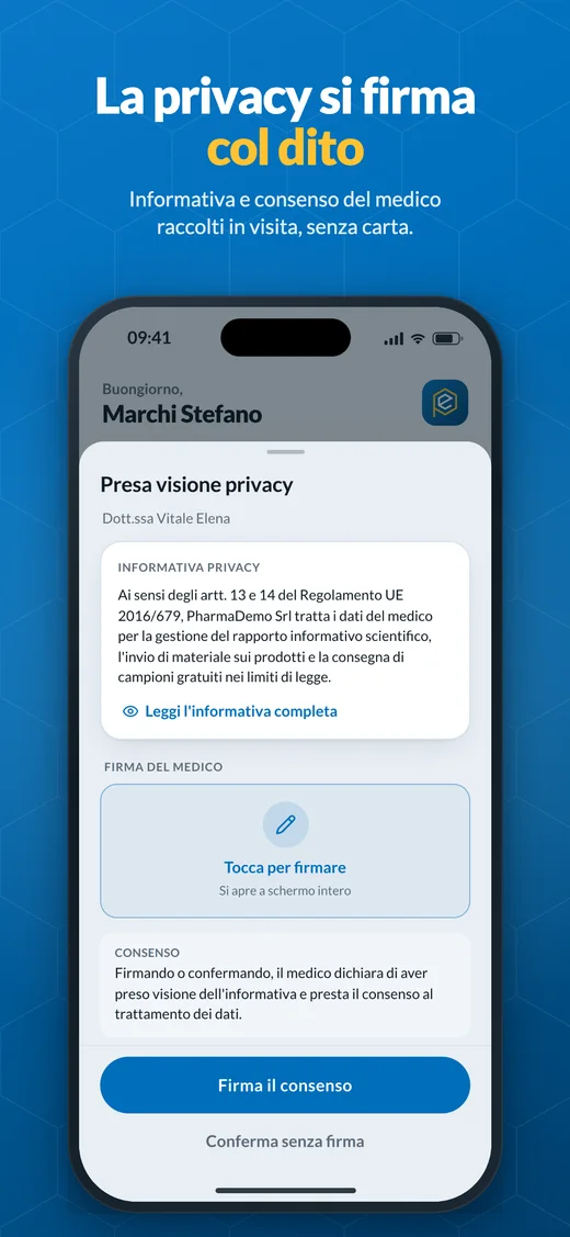 Il consenso privacy firmato dal medico sullo schermo del telefono